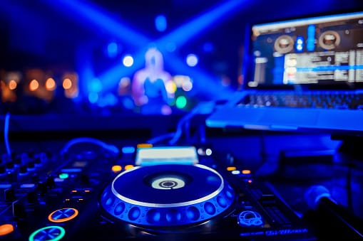 After-Work-Momente, die Berlin bewegen, als Teamevent und exklusiv für geschlossene Guppen für 20 bis 120 Personen in der Eventlocation Vivont Berlin