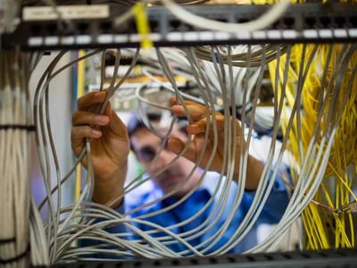 Elektrische Sicherheit gewährleisten: Die Rolle der Prüfung ortsfester elektrischer Anlagen